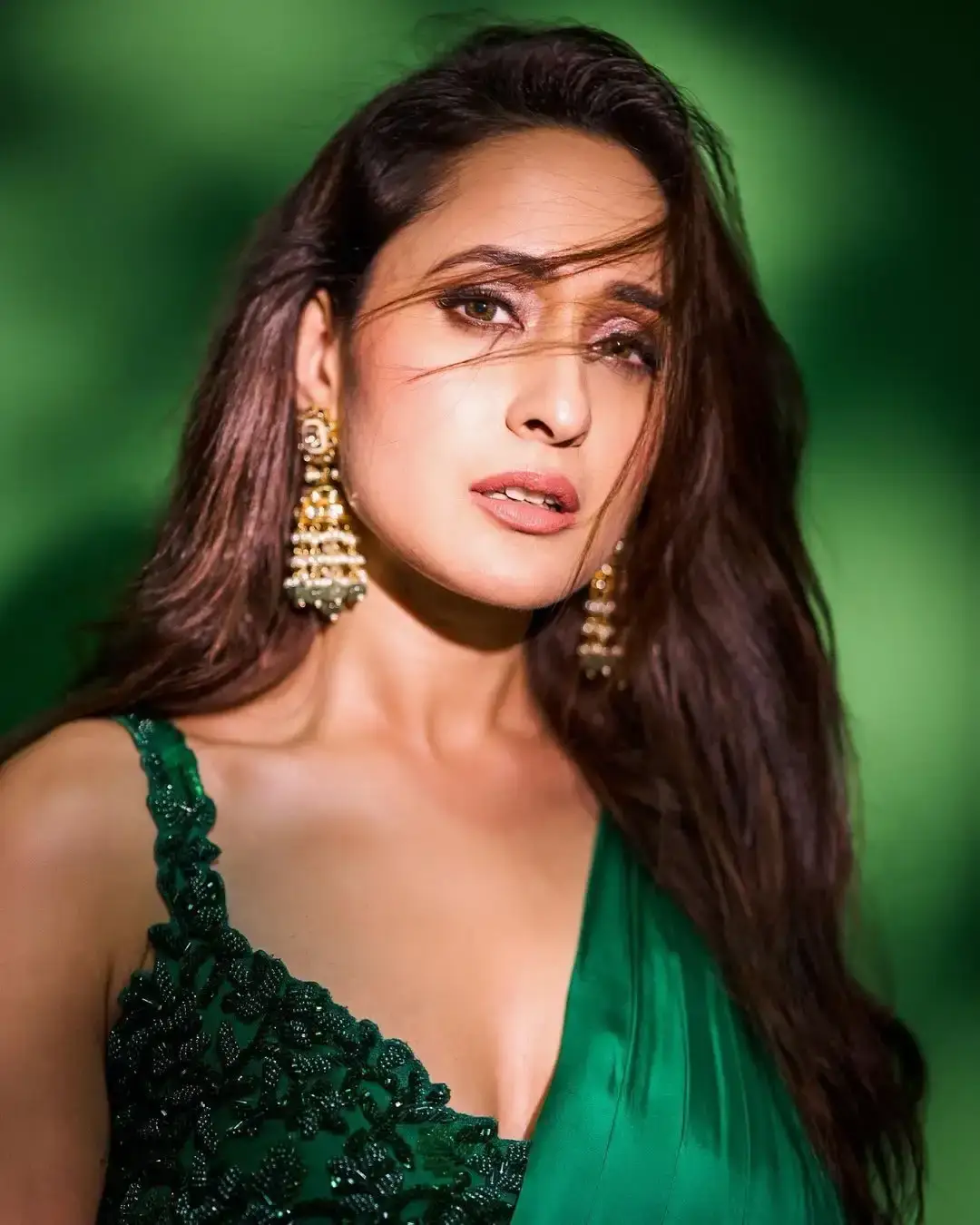 Indian Actress Pragya Jaiswal in Sleeveless Green Saree